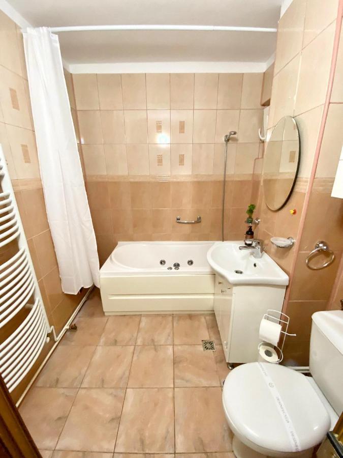 Jad - Familiy 4 Rooms Apartment - Near Forest And Historic Center - Racadau Брашов Экстерьер фото