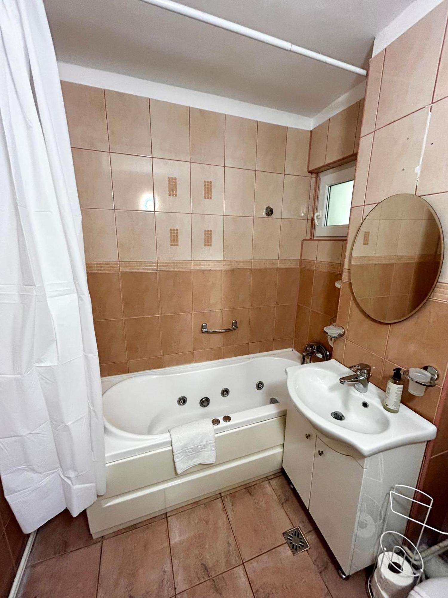 Jad - Familiy 4 Rooms Apartment - Near Forest And Historic Center - Racadau Брашов Экстерьер фото